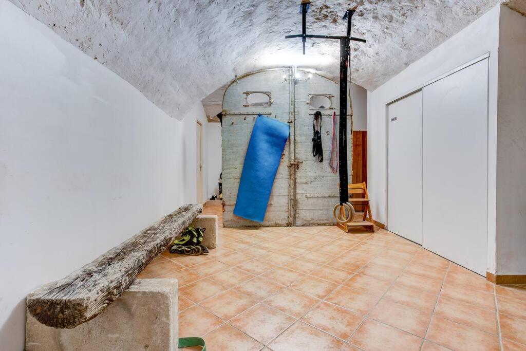 Stunning Medieval Getaway Vic-la-Gardiole Exterior photo