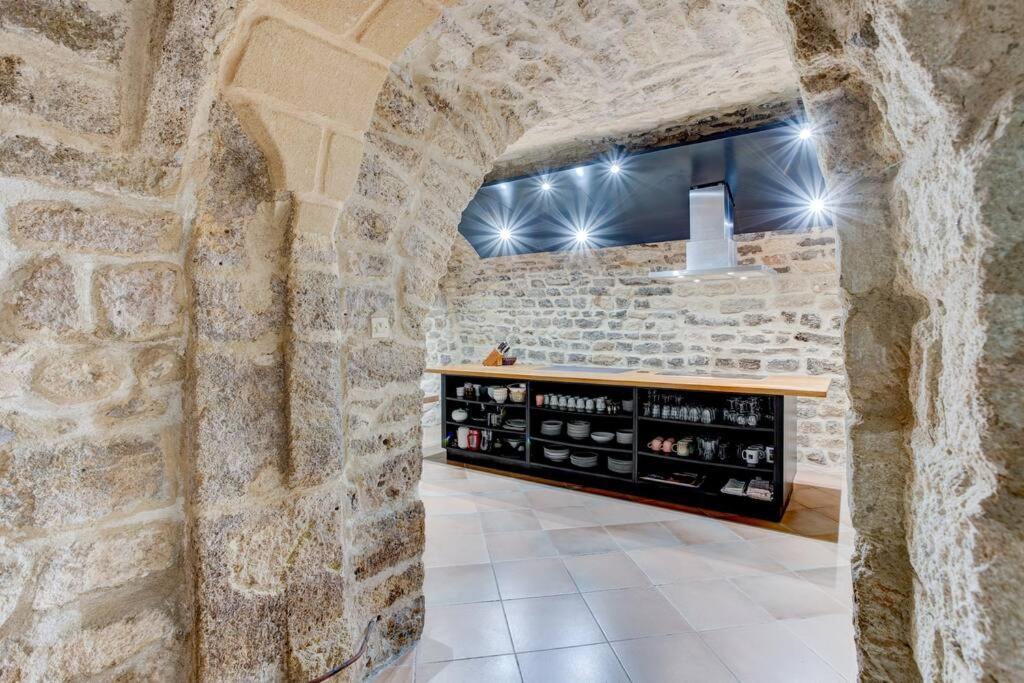 Stunning Medieval Getaway Vic-la-Gardiole Exterior photo